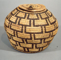 Klickitat%20artist%2C%20%3Cb%3E%3Ci%3E%20Lidded%20Basket%3C%2Fi%3E%3C%2Fb%3E%2C%20ca.%201890%2C%20cedar%20root%20and%20beargrass%2C%20Gift%20of%20Mrs.%20Richard%20Nunn%20and%20Lucy%20Trevett%2C%20no%20known%20copyright%20restrictions%2C%2040.34.8